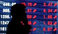 英国政府称2023年非法移民船数量下降36%